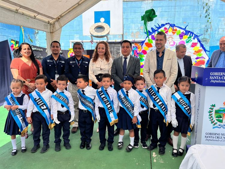 Investidura de Comunidad Ciudadana Estudiantil en la aldea El Naranjo